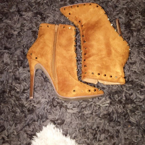 Shoes - Cute booties
